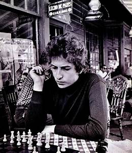 鲍勃·迪伦年轻时下棋