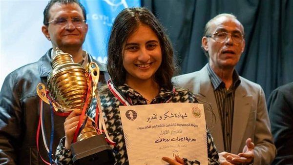 乔伊·罗马尼 (Joy Romani) 成为世界上第三位获得国际象棋特级大师称号的最年轻棋手