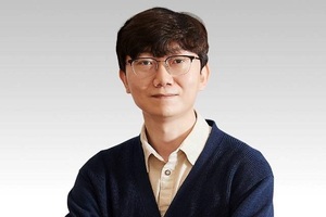 Com2uS 首席执行官 Lee Joo-hwan 专注于“做得好”……我们不发布，而是专注于自主开发 $(document).ready(function(e) { // 图片地图 $('img[usemap]').rwdImageMaps(); Bannerpop.banner(".banner_event_box"); // 功能横幅事件bannerpopMulti.bannerLoad(); // 多功能横幅事件 // 文章视图图片相关 resizePhoto(); // 复制文章文字版权声明 $('#article-view-content-div').on ('copy', function(e){ var sel = window.getSelection(); var copyFooter = "来源：Insight韩国 (https://www.insightkorea.co.kr)"; var copyHolder = $('', {html : sel+copyFooter, id:'copy_text', css: {position: 'absolute', left: '-99999px'}}); $('body').append(copyHolder); #copy_text) ').html(); $('#copy_text').html(str.replace(/(\r\n|\n|\r)/gm, "")); (function() { copyHolder.remove(); },0) }) }); // 域名 var SITE_DOMAIN = 'https://www.insightkorea.co.kr' ,CDN_DOMAIN = 'https://cdn.insightkorea.co.kr' ,___currentTime = 1720769368; // 收藏脚本 function bookmark() { window.external.AddFavorite("https://www.insightkorea.co.kr", "Insight Korean") } window.dataLayer = window.dataLayer || []；函数 gtag(){dataLayer.push(arguments);} gtag('js', new Date()); gtag('配置', 'G-XNNNEBM9MKC'); if(!wcs_add) var wcs_add = {}; wcs_add["wa"] = "4bb48433bf74d8"; if(window.wcs) { wcs_do(); } 窗口.dataLayer = 窗口.dataLayer || []；函数 gtag(){dataLayer.push(arguments);} gtag('js', new Date()); gtag('config', 'G-ET8KDC6ZRT', { 'campaign_source': '行业', 'campaign_medium': '文章查看页面', 'campaign_name' : 'WRITER-367' }); { "@context": "https://schema.org", "@type": "NewsArticle", "mainEntityOfPage" : { "@type": "网页", "@id": "https://www .insightkorea.co.kr/news/articleView.html?idxno=204755" }, "headline": "Com2uS 首席执行官 Lee Joo-hwan 专注于“他擅长的事情”......专注于内部开发而不是发布”, “description”: “[Insight韩国=记者Gwang-Ryeol Shin]Com2uS接连公布了新的游戏阵容，明确透露了公司的业务方向 据业内人士透露，Com2uS在网上公布了其手机游戏阵容。 10日，Com2uS的发行合同共有6种，包括三款新作和三款自主开发的游戏，并宣布将在2025年之前发布这些作品，并正在加快开发和服务准备。通过发行方式发布的作品是“ Com2uS自行开发的《GODS & DEMONS》（暂定名）、《Project M》（暂定名）、《Project SIREN》（暂定名）", "发布日期": "2024-07-12T14:08:35+ 09:00", "dateModified": "2024-07-12T16:07:27+09:00", "author":[ { "@type": "人物", "name": "记者申光烈" }], "图像": { "@type ": "ImageObject", "url": "https://cdn.insightkorea.co.kr/news/photo/202407/204755_205529_5654.jpg", "宽度": "600", "height": "400" } , "keywords": "Com2us、Joohwan Lee、魔灵召唤、魔灵召唤：军团、职业棒球崛起", "publisher": { "@type": "组织", "name": "洞察韩国", "alternateName": "洞察韩国", "logo": { "@type": "ImageObject", "url": "https://cdn.insightkorea.co.kr/image /logo/toplogo_20240509025958.png", "宽度":" 200", "高度": "74" } } } { "@context": "http://schema.org", "@type": "人" , "名称": "洞察韩国", "url" : "http://www.insightkorea.co.kr", "sameAs": [ "https://blog.naver.com/excellceo", "https: //www.youtube.com/channel/UC-Sev -9jiZlOjEp1CiTDOpw", ] }