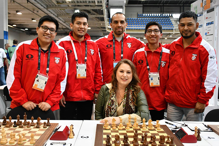 Judit Polgar con el equipo peruano | Foto: Patricia Claros